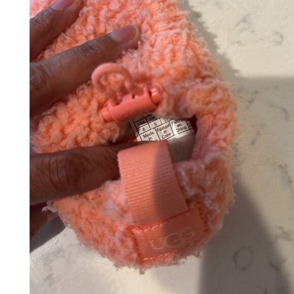 Ugg toddler size 6 starfish pink plushy faux shearling slippers cozy warm cabin - Picture 8 of 9